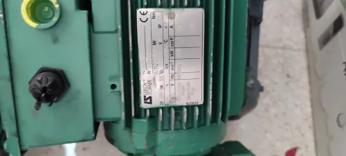 Réducteurs et cracher et pompe immergée verticale et moteurs électriques 