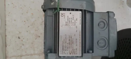 Réducteurs et cracher et pompe immergée verticale et moteurs électriques 