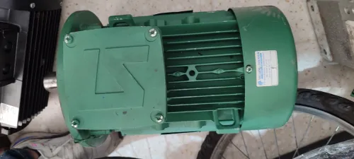 Réducteurs et cracher et pompe immergée verticale et moteurs électriques 