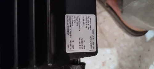 Réducteurs et cracher et pompe immergée verticale et moteurs électriques 
