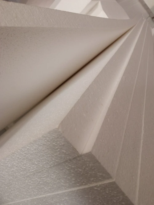 PRODUCTION ET VENTE DE PLAQUE DE POLYSTYRENE HAUTE DENSITE EXPENSEE
