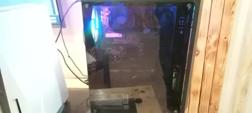 AMD RYZEN 5 PRO WITH rademon graphics   3.90 GHZ0  RAM 16 WINDOWS 2H20 