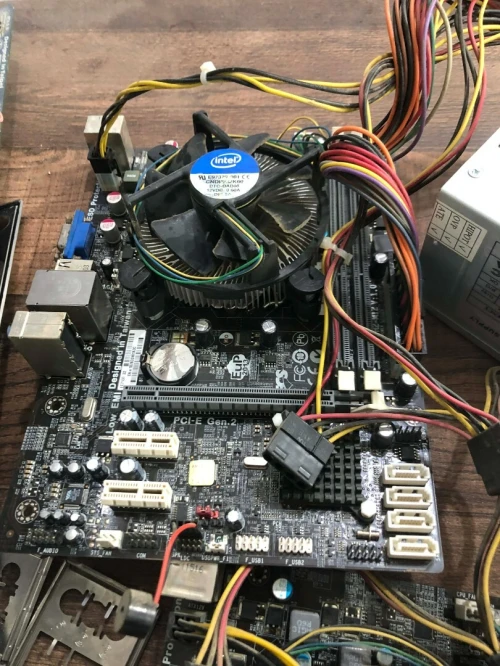 H61 cpu g2020 ram 2 et 4 pou l'essai