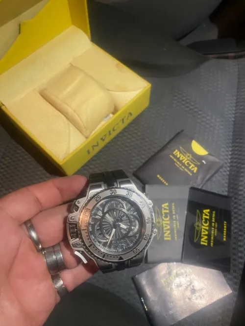 montre invicta
