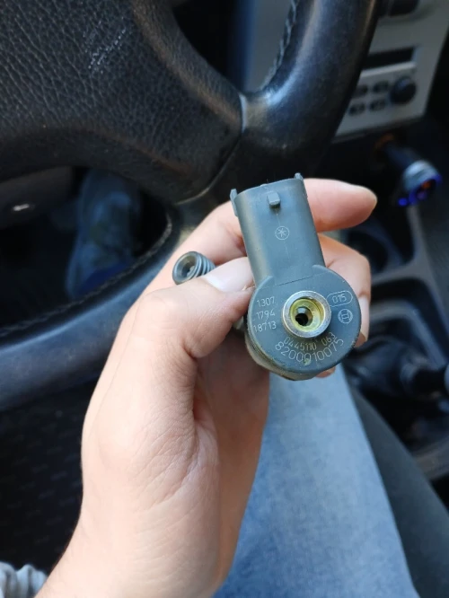 Injecteur bosch renault 2.2 dci et opel 2.2 dti