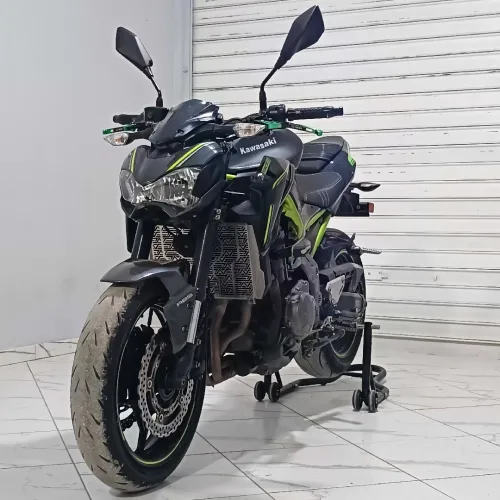 Kawasaki Z900 R 2017