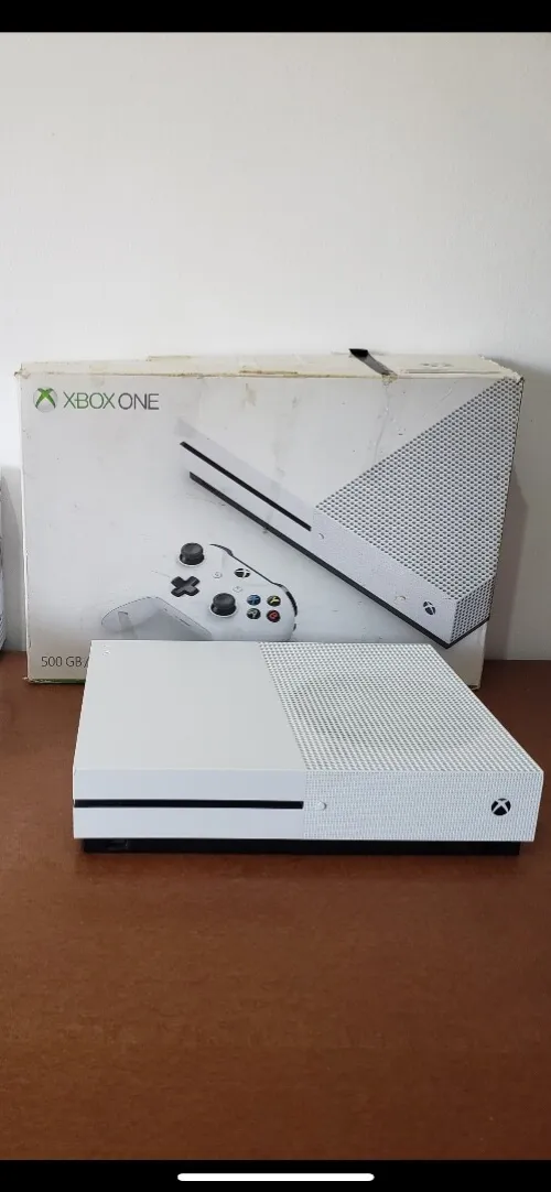 Xbox one s 500gb (sans manette)