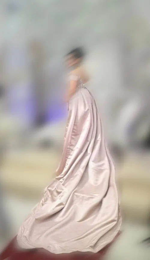Robe de soirée royale rose nude avec traine