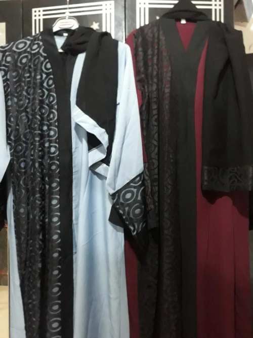 حجابات وعبايات صنع إماراتي | Hijabs et Abayas UAE