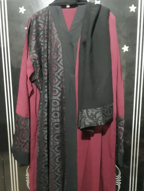حجابات وعبايات صنع إماراتي | Hijabs et Abayas UAE