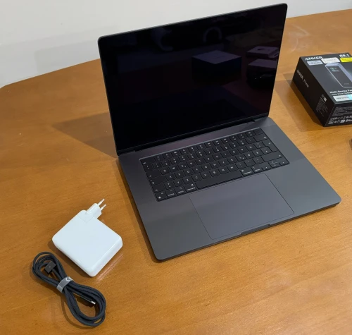 macbook pro 16 POUCE .M4 pro .24g.|2T SSD. ETAT NEUVE chargeur 140 w