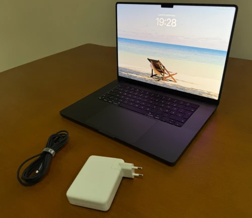 macbook pro 16 POUCE .M4 pro .24g.|2T SSD. ETAT NEUVE chargeur 140 w