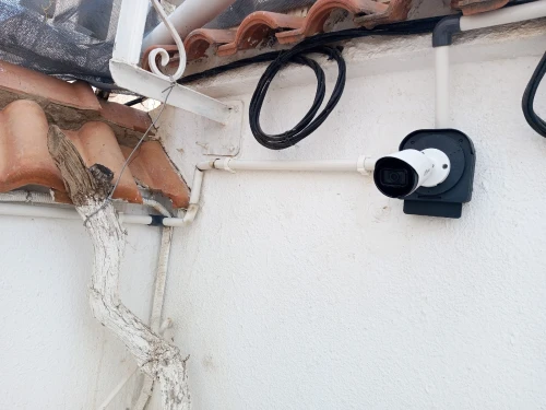 Installation et réparation تركيب وإصلاح كاميرات المراقبة