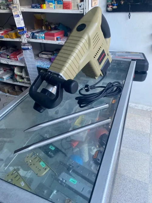 Marteau piqueur 1500w crown 