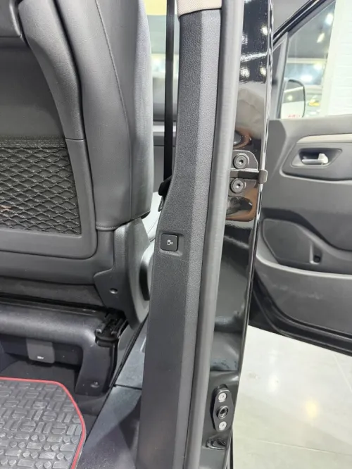 Peugeot Traveller 2025 Business Pack