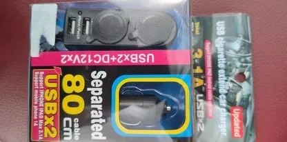 CHARGEUR AUTO 12V M/2F  AVEC CABLE UPDATED