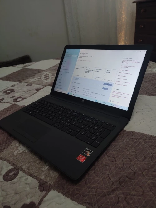 HP 255 G7 NOTEBOOK petite fissure dans le coté