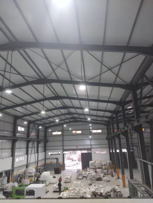 vente et installation de systèmes d'éclairage industriel   بيع وتركيب أنظمة الإضاءة الصناعية والعمومية