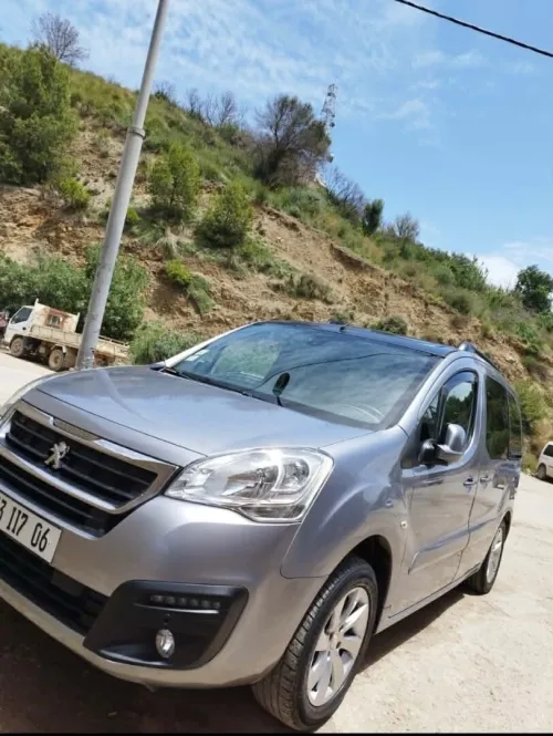 Peugeot Partner 2017 Tepee Allure 
