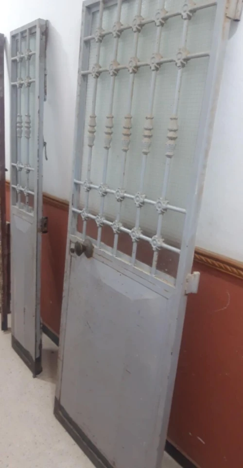 Porte extérieur en fer 