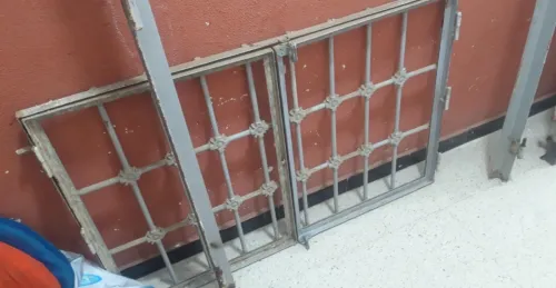Porte extérieur en fer 