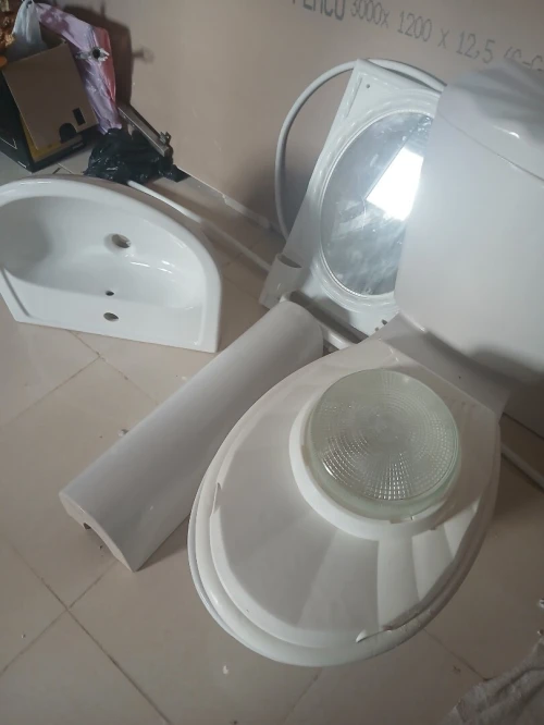 Siège de toilette et lavabo