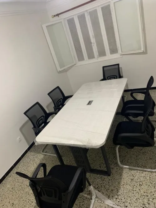 TABLE DE REUNION