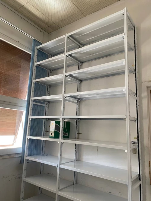 ETAGERE MÉTALLIQUE ET RAYONNAGE