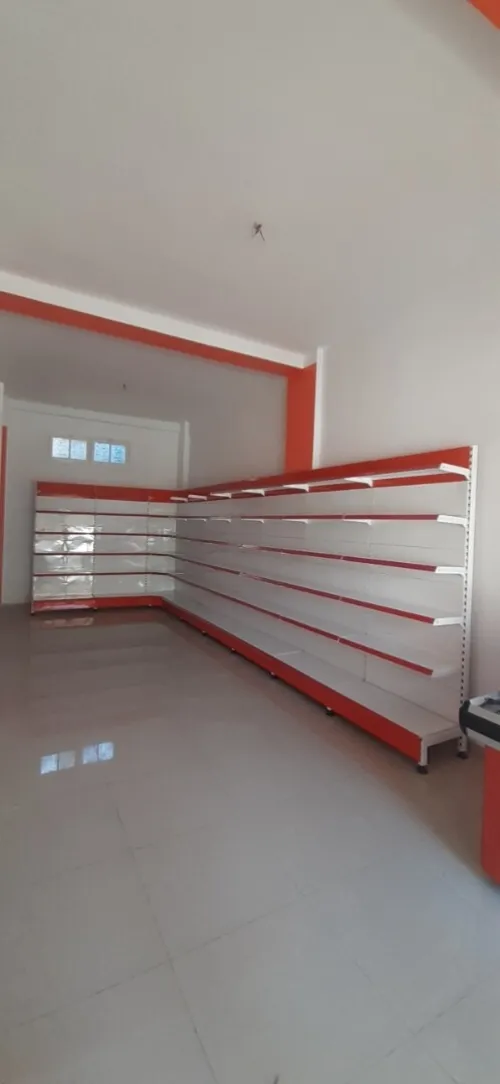 Rayonnage métallique professionnel pour supérettes et grandes surfaces