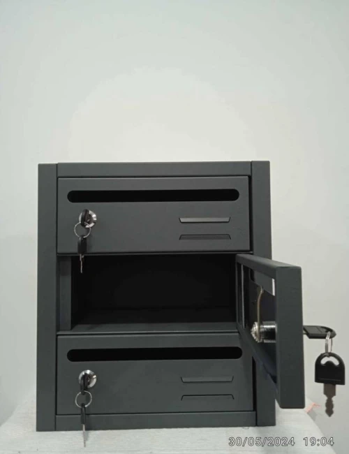 Boite aux lettres en métal