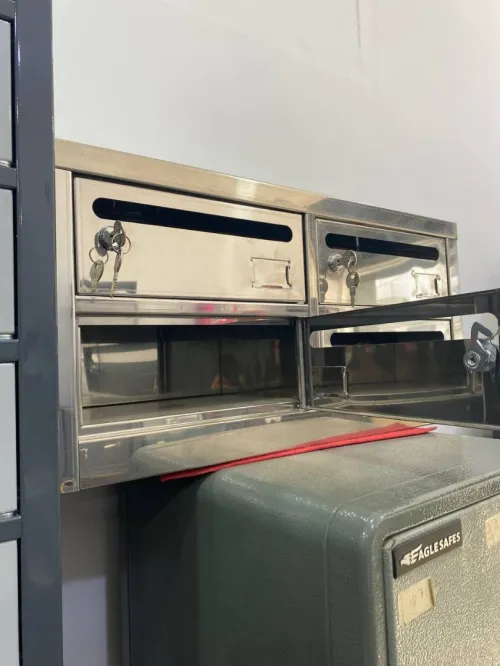 Fabrication de boîtes aux lettres sur mesure