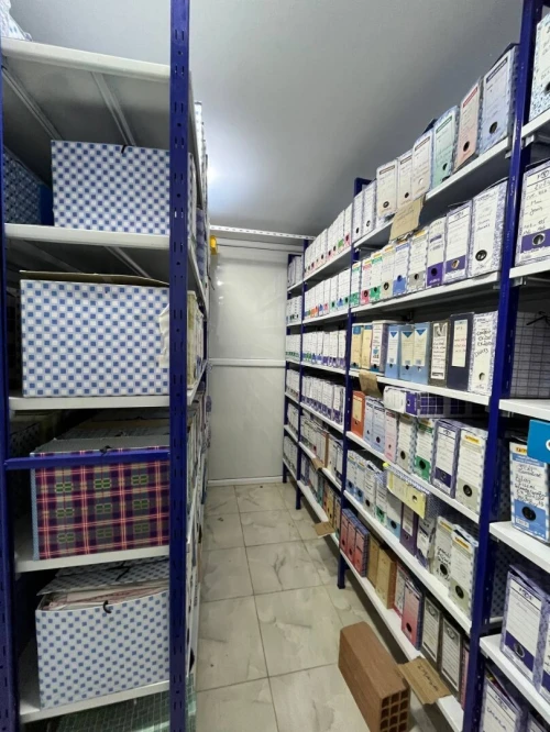 ETAGERE MÉTALLIQUE ET RAYONNAGE