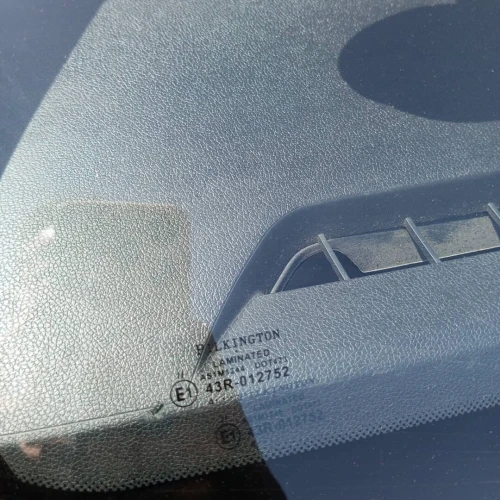PARE BRISE , VITRE ET TOIT AUTO CHEZ MKGLASS