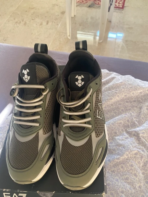 Baskets pour homme marque ARMANI  pointure 9/et demi