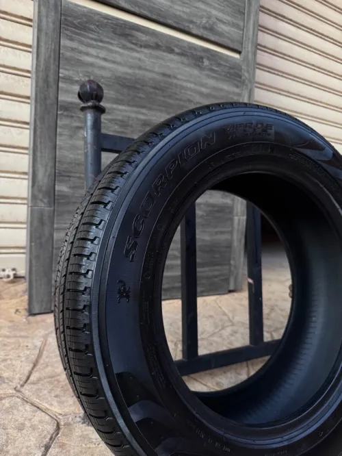 Pneu Pirelli 235/65/R19 neuf