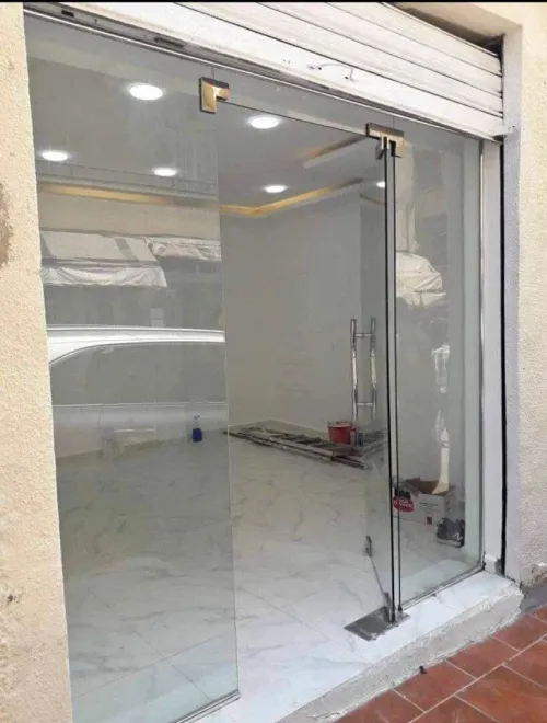 Vitrine en verre trempé 