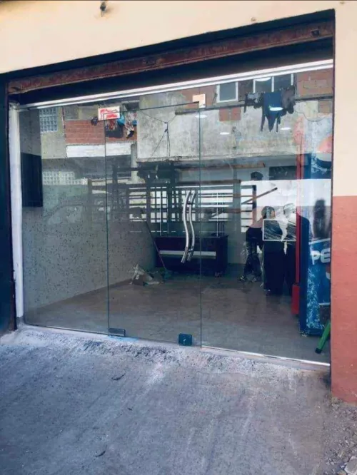 Vitrine en verre trempé 