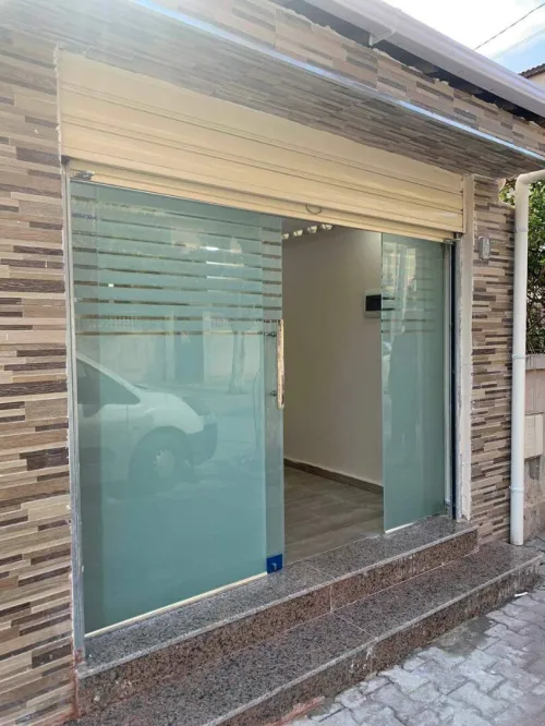 Vitrine en verre trempé 