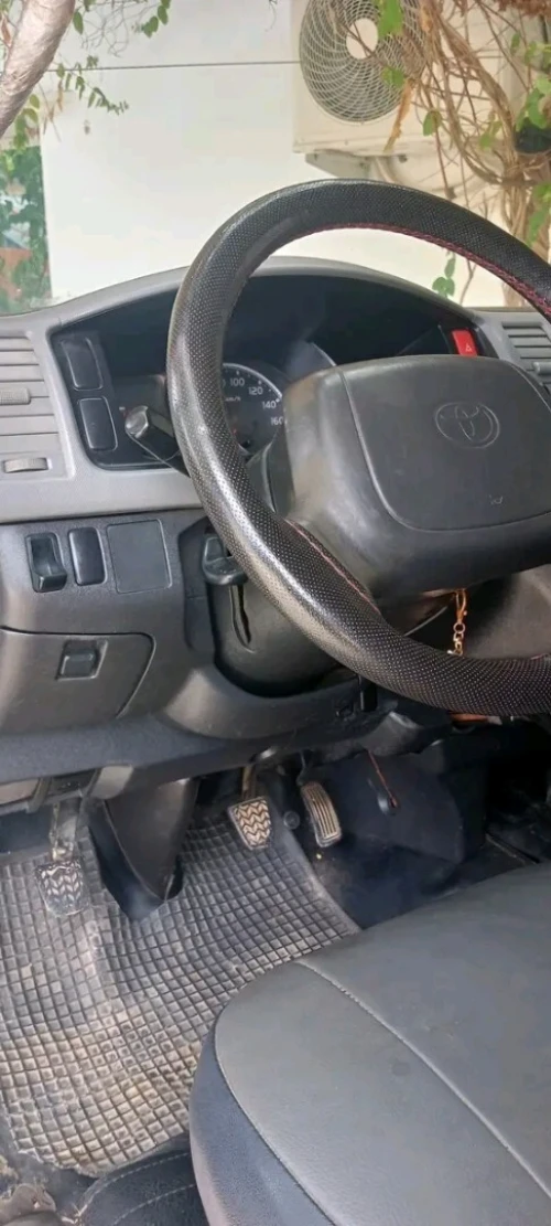 Toyota Hiace 2011