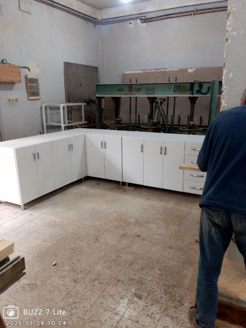 Cuisine sur mesure dressing meuble TV porte armoire