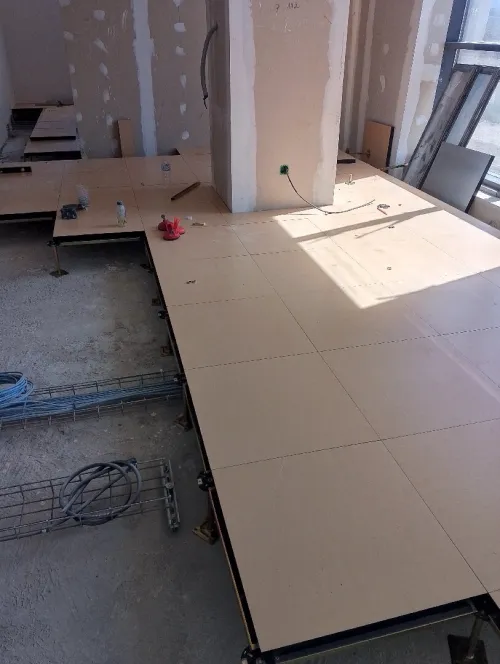 Installation professionnelle et soignée de faux plancher technique