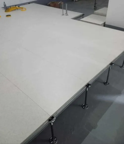 Installation professionnelle et soignée de faux plancher technique