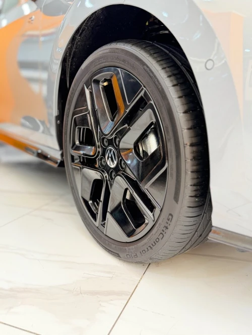 Volkswagen Golf 8 2025 R-Line