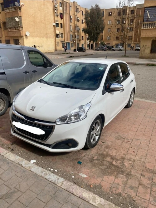 Peugeot 208 2015 Active Facelift
