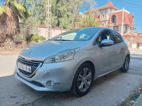 Peugeot 208 2015 Allure