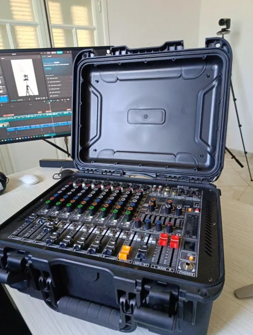 Table de mixage amplifiée 8 pistes avec 2 microphone