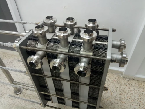 Échangeur de chaleur à plaques Alimentaire destiné à la pasteurisation En Inox capacité 1000 L/H