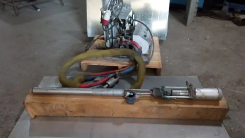 Machine PROJECTION  de mousse polyurethane. 
