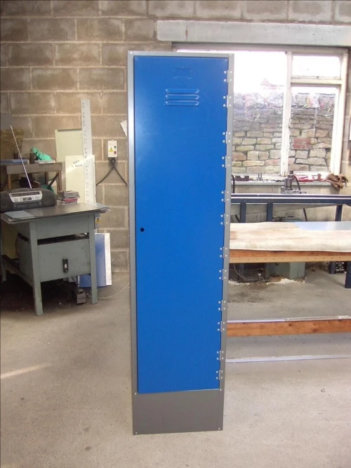 Vestiaire métallique Scolaire / Armoire métallique / Classeur métallique C4 / Rayonnage / Etagère
