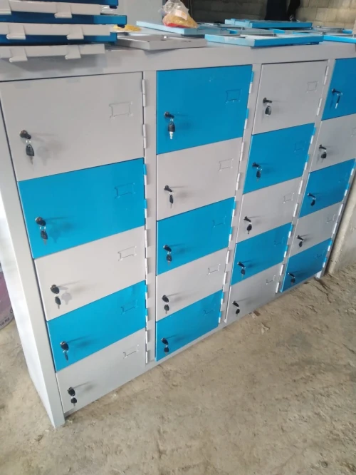 Vestiaire métallique Scolaire / Armoire métallique / Classeur métallique C4 / Rayonnage / Etagère